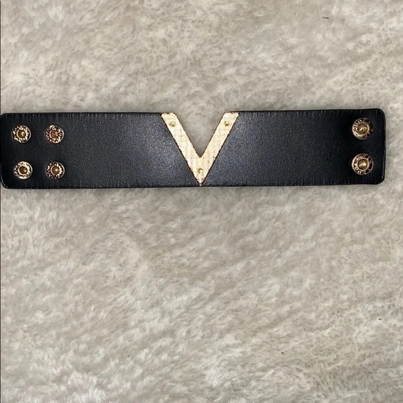 Luxury Croc Faux Leather Fashion V Cuff bracelet - Picture 6 of 10